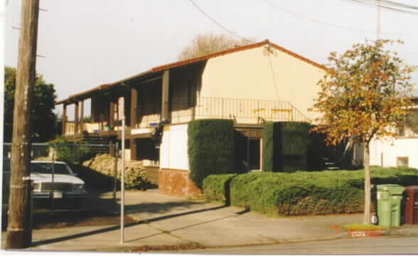 5717 Hermannn St in Oakland, CA - Foto de edificio - Building Photo