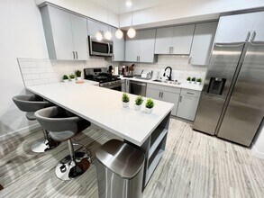 1616 W 208th St, Unit E in Torrance, CA - Foto de edificio - Building Photo