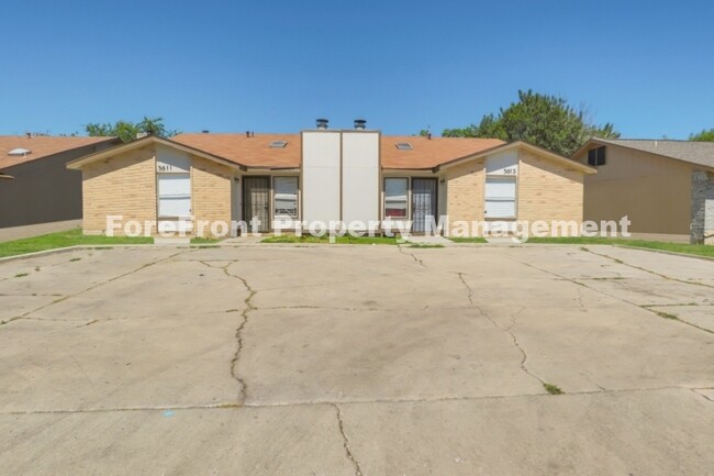 5613 Lochmoor in San Antonio, TX - Building Photo - Building Photo