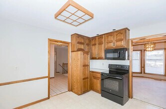 6215 NW 65th St in Kansas City, MO - Building Photo - Building Photo