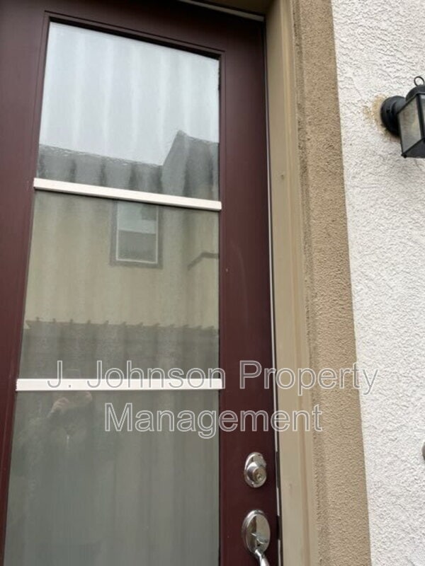 262 E Natasha Ave in Tracy, CA - Building Photo - Building Photo