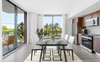 811 NW 40th Ave, Unit A1 in Miami, FL - Building Photo