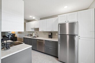 8703 Bardmoor Pl in Seminole, FL - Building Photo - Building Photo