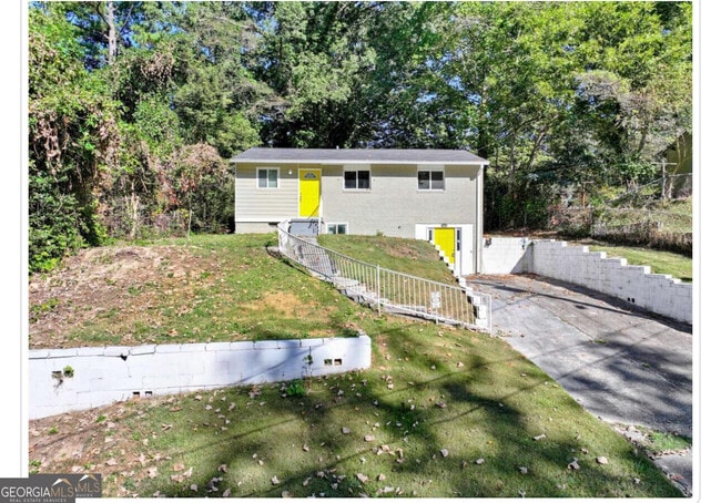 property at 477 Fairlane Cir NW