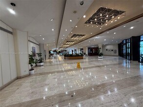 801 Brickell Bay Dr, Unit 2064 in Miami, FL - Building Photo - Building Photo