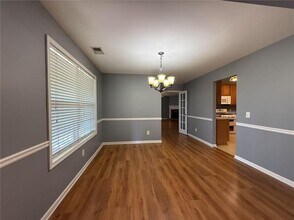 630 Burgess Creek Dr in Suwanee, GA - Foto de edificio - Building Photo