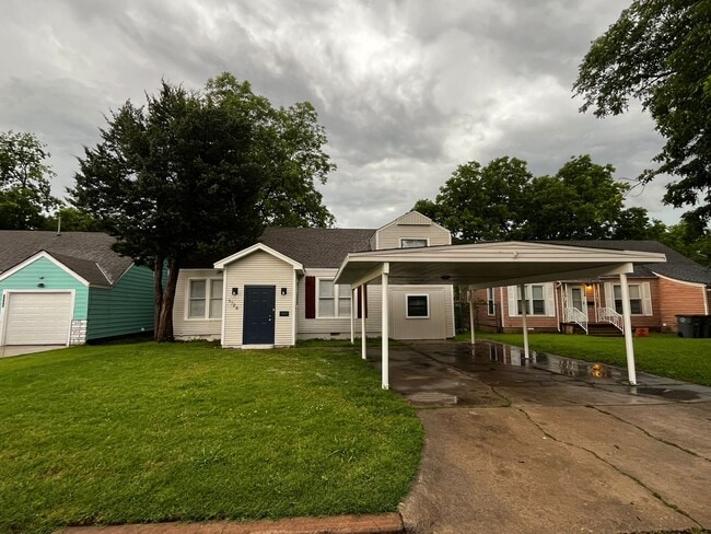 1724 NW Elm Ave
