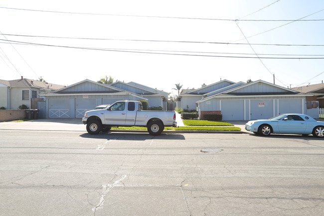 716 Owen Ave in Huntington Beach, CA - Building Photo - Building Photo