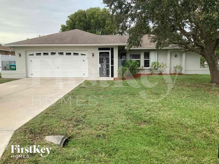 128 SE 21st Ln in Cape Coral, FL - Building Photo