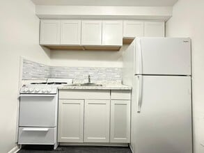 7131 Marshall Rd in Upper Darby, PA - Building Photo - Building Photo