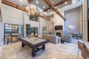 Alanza Place in Phoenix, AZ - Building Photo