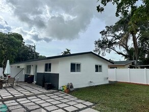 1811 SW 21st St in Fort Lauderdale, FL - Building Photo - Building Photo