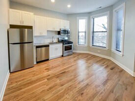 356 W Dickens Ave, Unit 3 in Chicago, IL - Building Photo