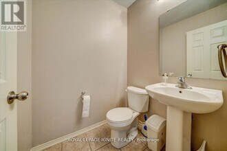 94 Gillett Dr in Ajax, ON - Building Photo - Building Photo