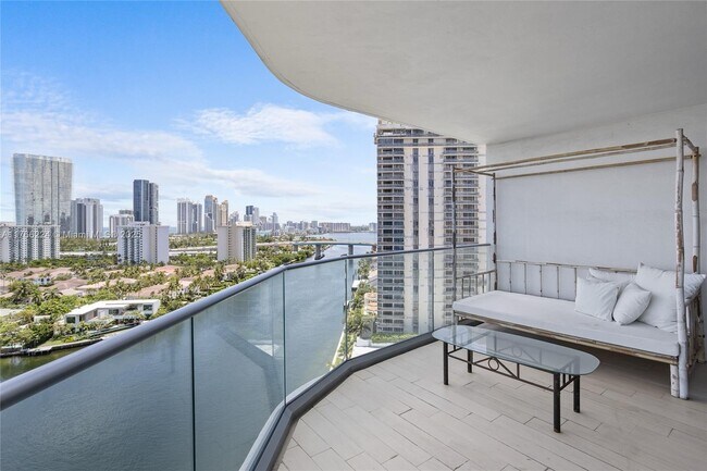 19707 Turnberry Way, Unit 19h in Aventura, FL - Building Photo - Building Photo