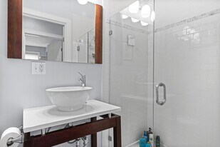 152 Old Colony Ave, Unit 9 in Boston, MA - Building Photo