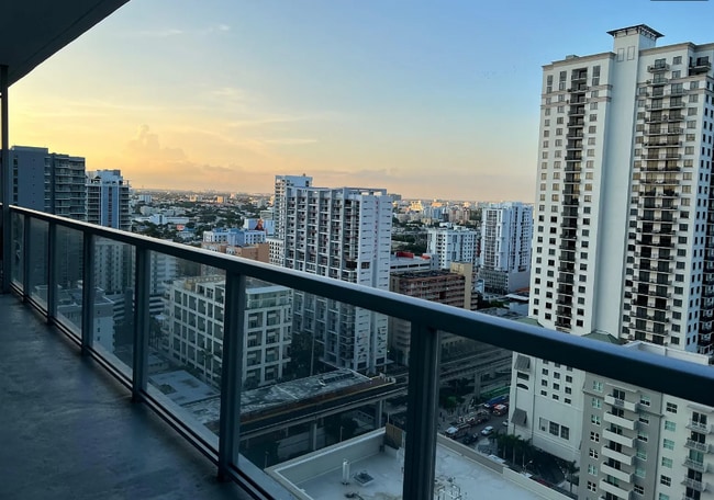 1111 SW 1st Ave, Unit 2621 in Miami, FL - Building Photo - Building Photo