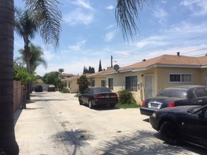 Compton in Compton, CA - Foto de edificio - Building Photo