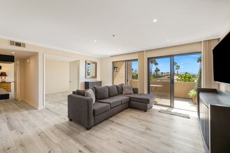 200 E Racquet Club Rd-Unit -54 in Palm Springs, CA - Building Photo - Building Photo