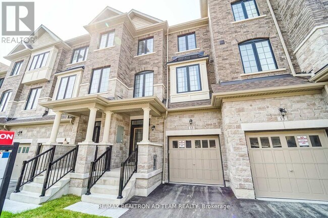13 Hallmark Way in Whitby, ON - Building Photo - Building Photo