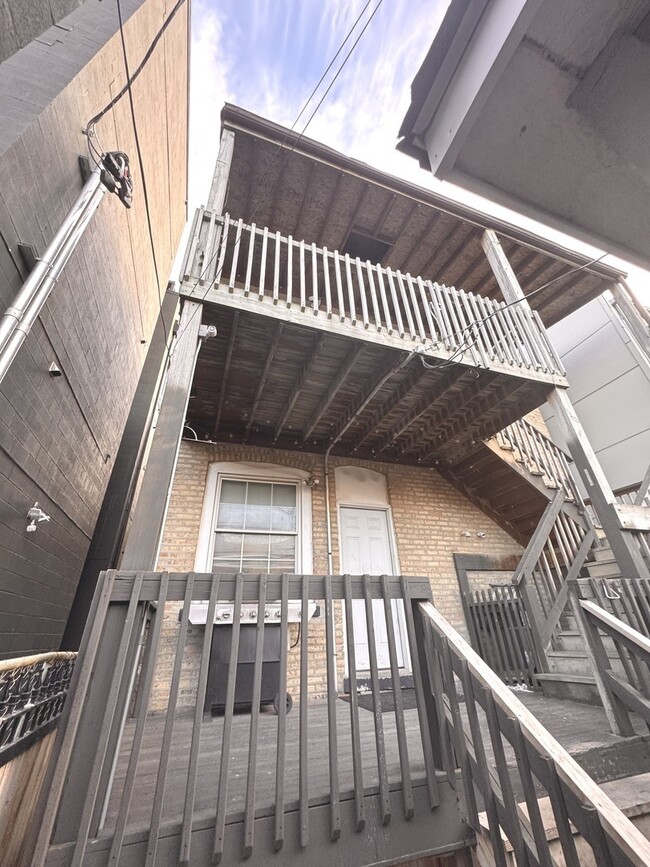 2826 W Lyndale St in Chicago, IL - Building Photo - Building Photo