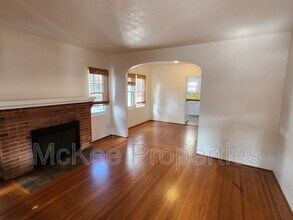 907 9th St in Coronado, CA - Building Photo - Building Photo