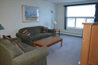 Mountain View Apartments in Inuvik, NT - Building Photo - Building Photo