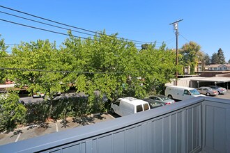 Adelaide Pines in Concord, CA - Foto de edificio - Interior Photo