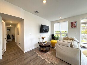 302 Broadway in Everett, MA - Building Photo - Building Photo