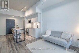 609 St Clair Ave W in Toronto, ON - Building Photo - Building Photo