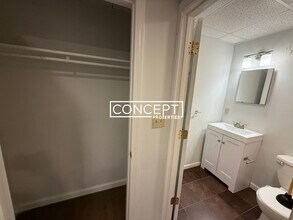 77 Park Dr in Boston, MA - Foto de edificio - Building Photo