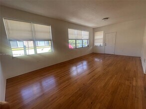 6945 Rue Vendome in Miami Beach, FL - Building Photo - Building Photo