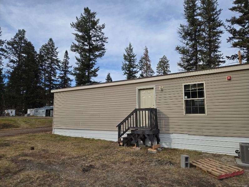 300 Bierney Creek Rd in Lakeside, MT - Building Photo