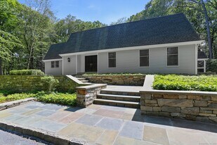 82 Rilling Ridge in New Canaan, CT - Building Photo