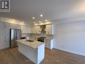 897 Beckton Hts in Ottawa, ON - Building Photo - Building Photo