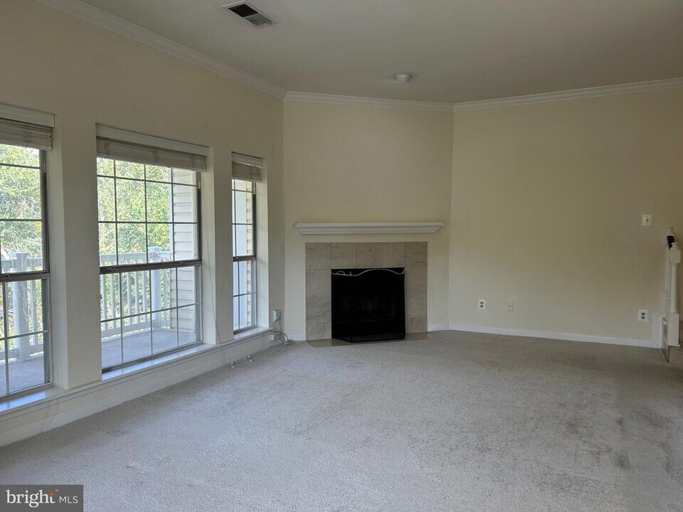 660 Gateway Dr SE in Leesburg, VA - Building Photo