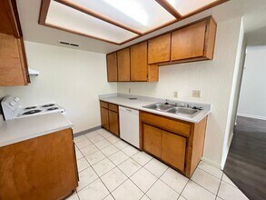 814 Almond St in Yuba City, CA - Foto de edificio - Building Photo