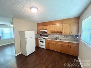 3462 Smokehouse Ct in Lenoir, NC - Building Photo - Building Photo