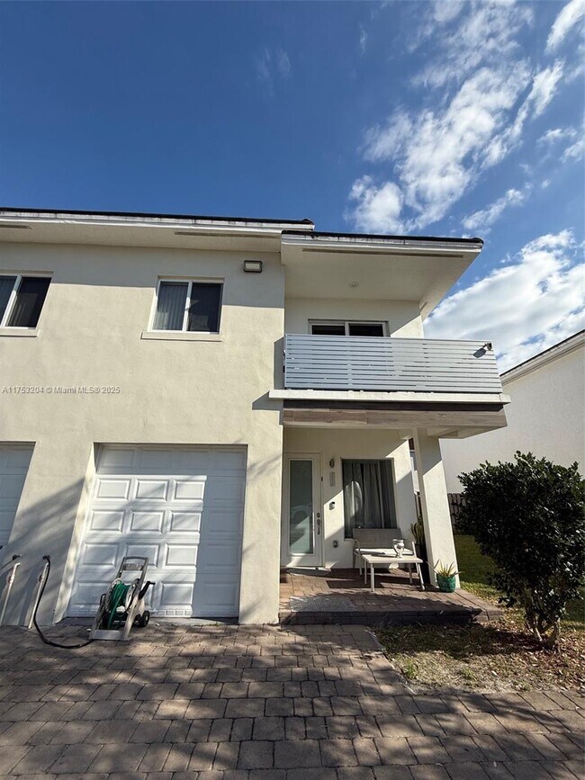 14219 SW 126th Path in Miami, FL - Building Photo - Building Photo