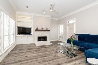 5140 Summa Ct in Baton Rouge, LA - Building Photo - Building Photo