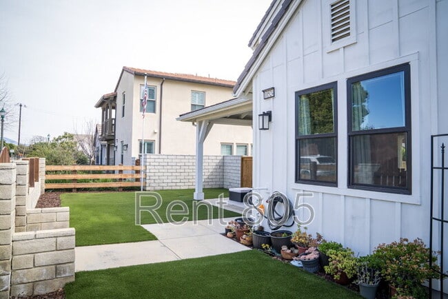 10524 Telegraph Rd in Ventura, CA - Building Photo - Building Photo