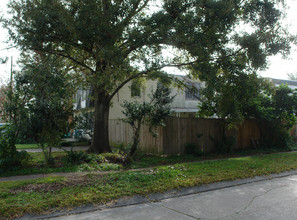 226-228 London Ave in Metairie, LA - Foto de edificio - Building Photo