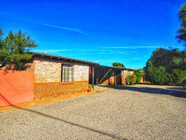 property at 1202-1208 N Howard Blvd