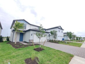 6211 Baywood Ct in Lakewood Ranch, FL - Building Photo - Building Photo