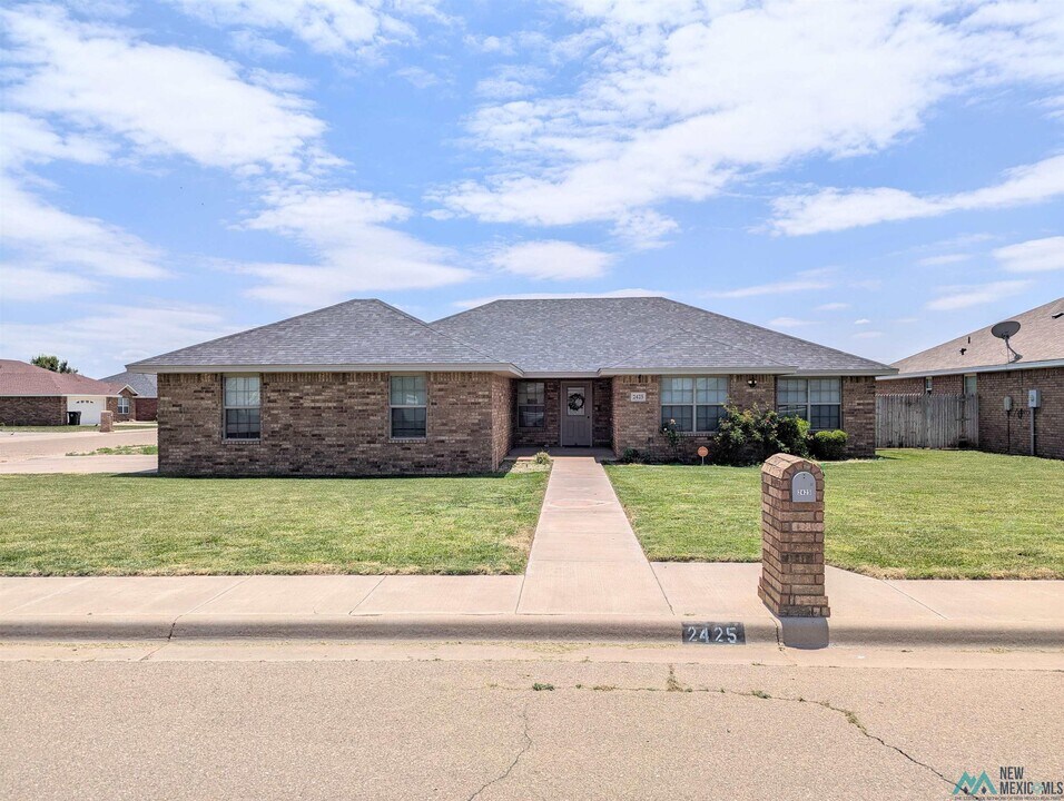 2425 Flagstone Dr in Clovis, NM - Building Photo