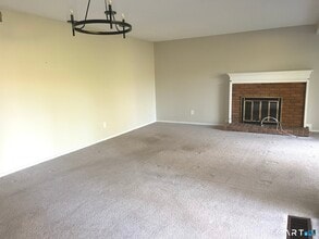 725 Heritage Vlg in Southbury, CT - Building Photo - Building Photo