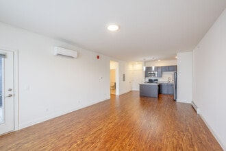 Mansfield Apartments in Williston, VT - Building Photo - Interior Photo