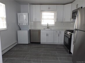 21 Pine St in Harrison, NY - Building Photo - Building Photo