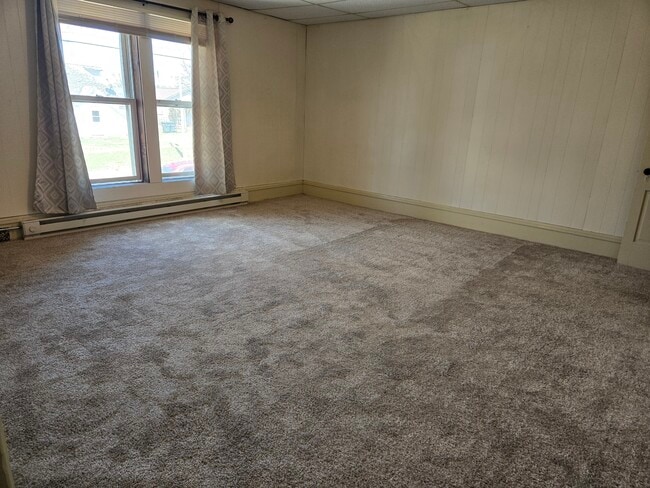 204 E Broadway Ave in Medford, WI - Foto de edificio - Building Photo