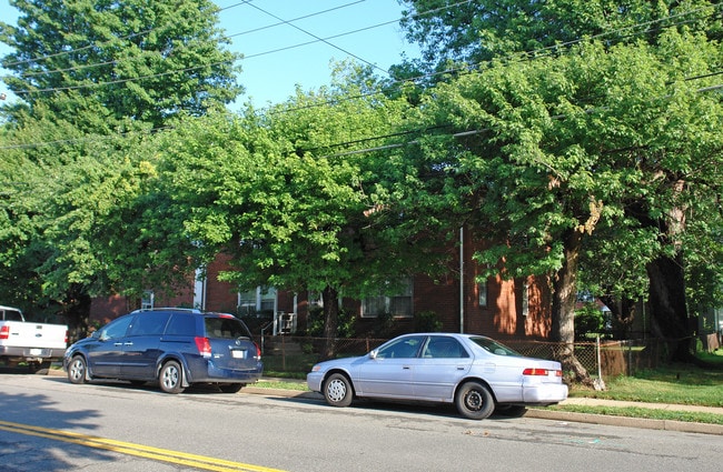 306 S Maple Ave in Falls Church, VA - Building Photo - Building Photo